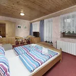 Martin & Kristyna Hotel Špindlerŭv Mlýn