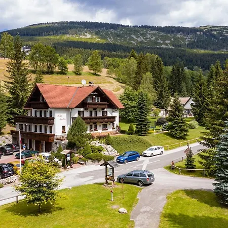 Martin & Kristyna Hotel 3*