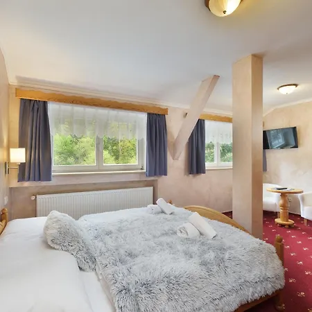 Martin & Kristyna Otel