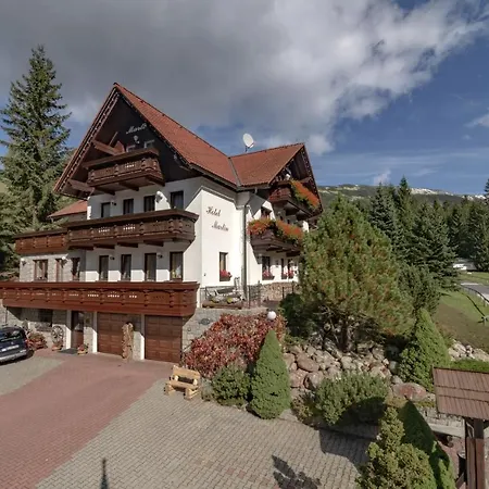 Martin & Kristyna Otel